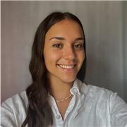 Je suis présente pour le soutien scolaire et l’aide aux devoirs pour des élèves de primaire et de collège.